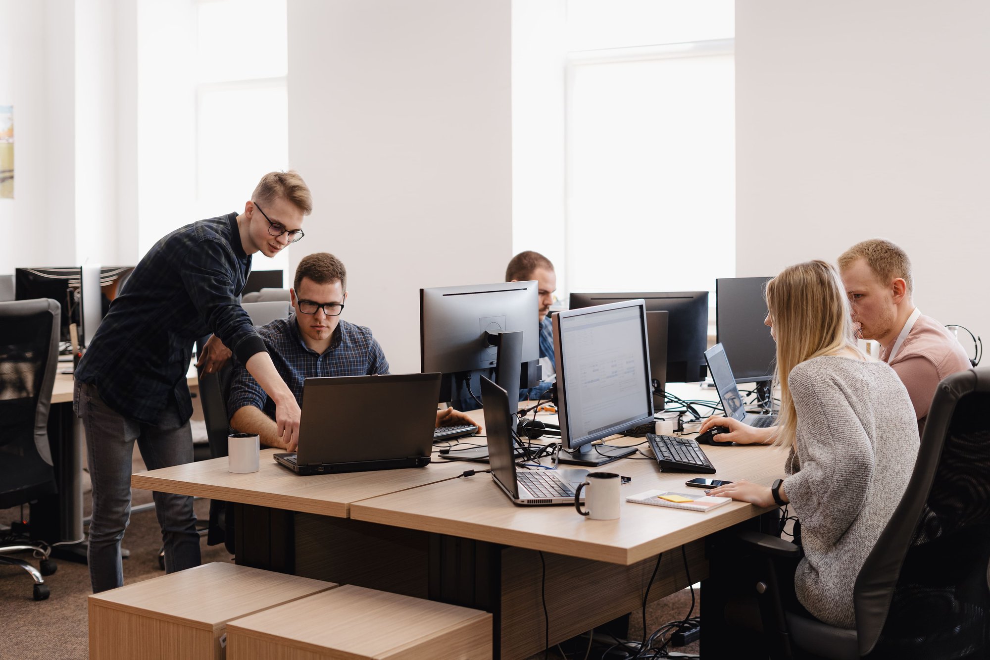 group-young-business-people-working-office (1)